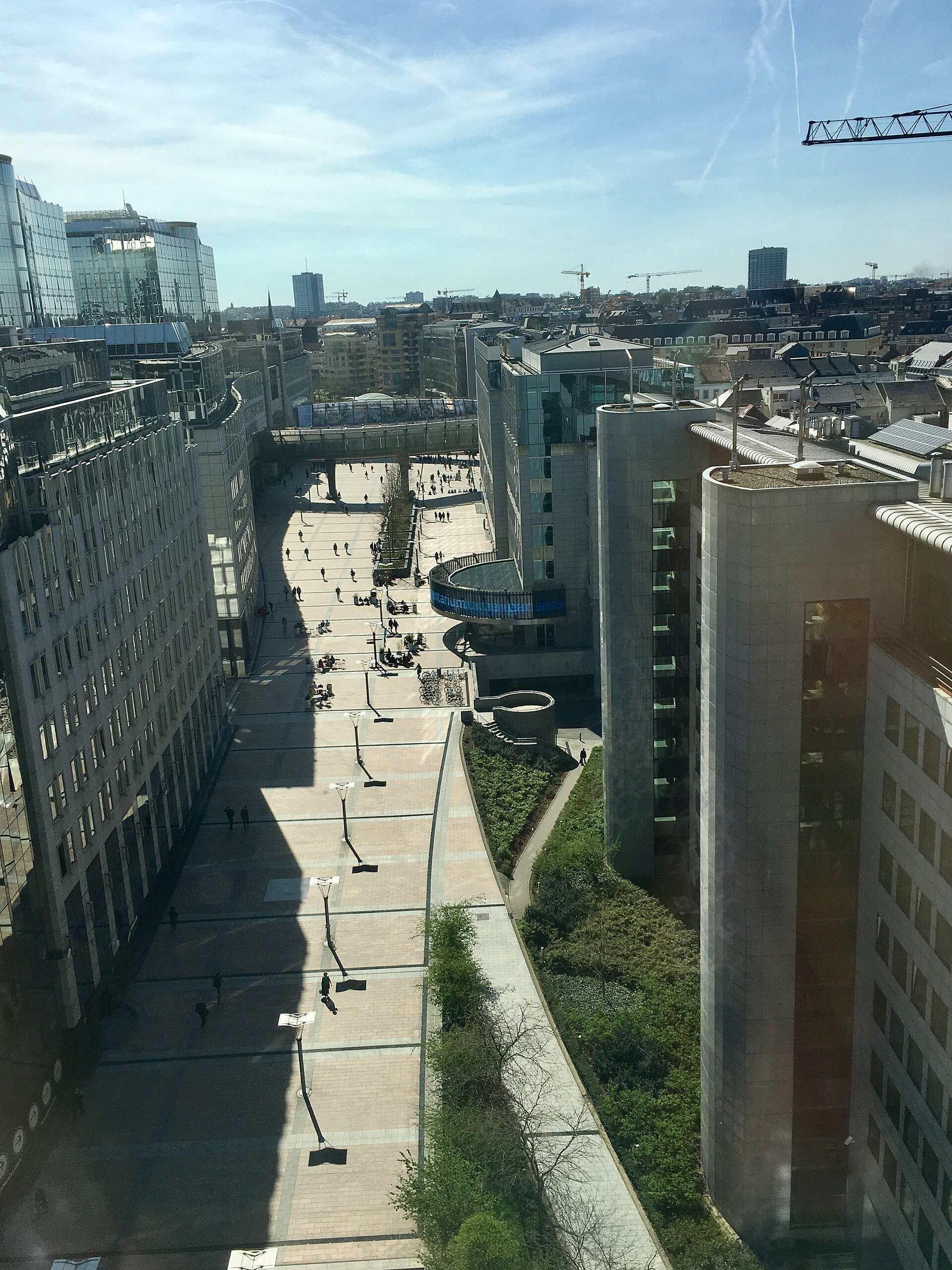 L’esplanade et les bâtiments du Parlement européen à Bruxelles, vus en plongée.