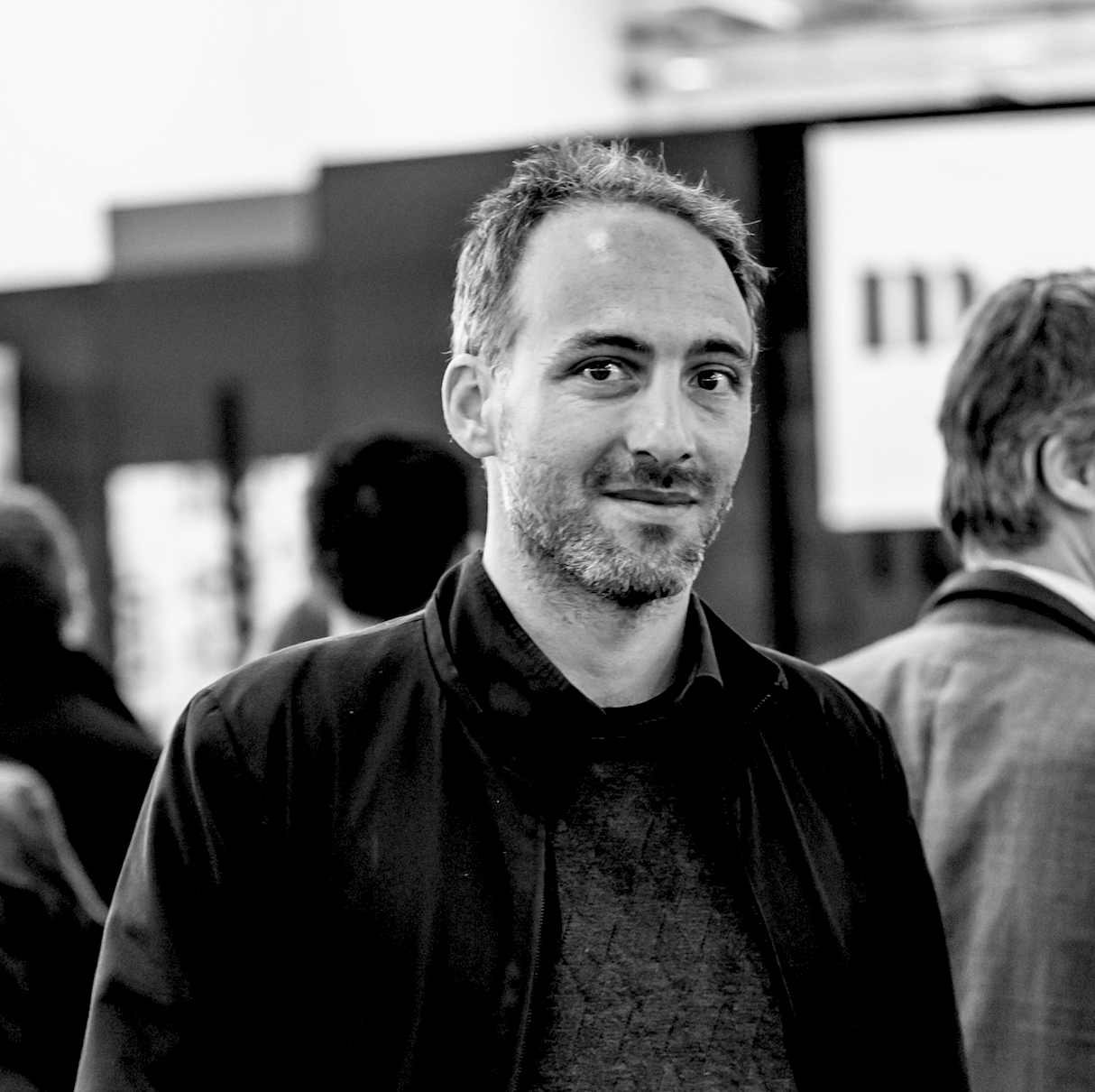 Portrait en noir et blanc de Raphaël Glucksmann
